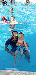 مدرب سباحه
